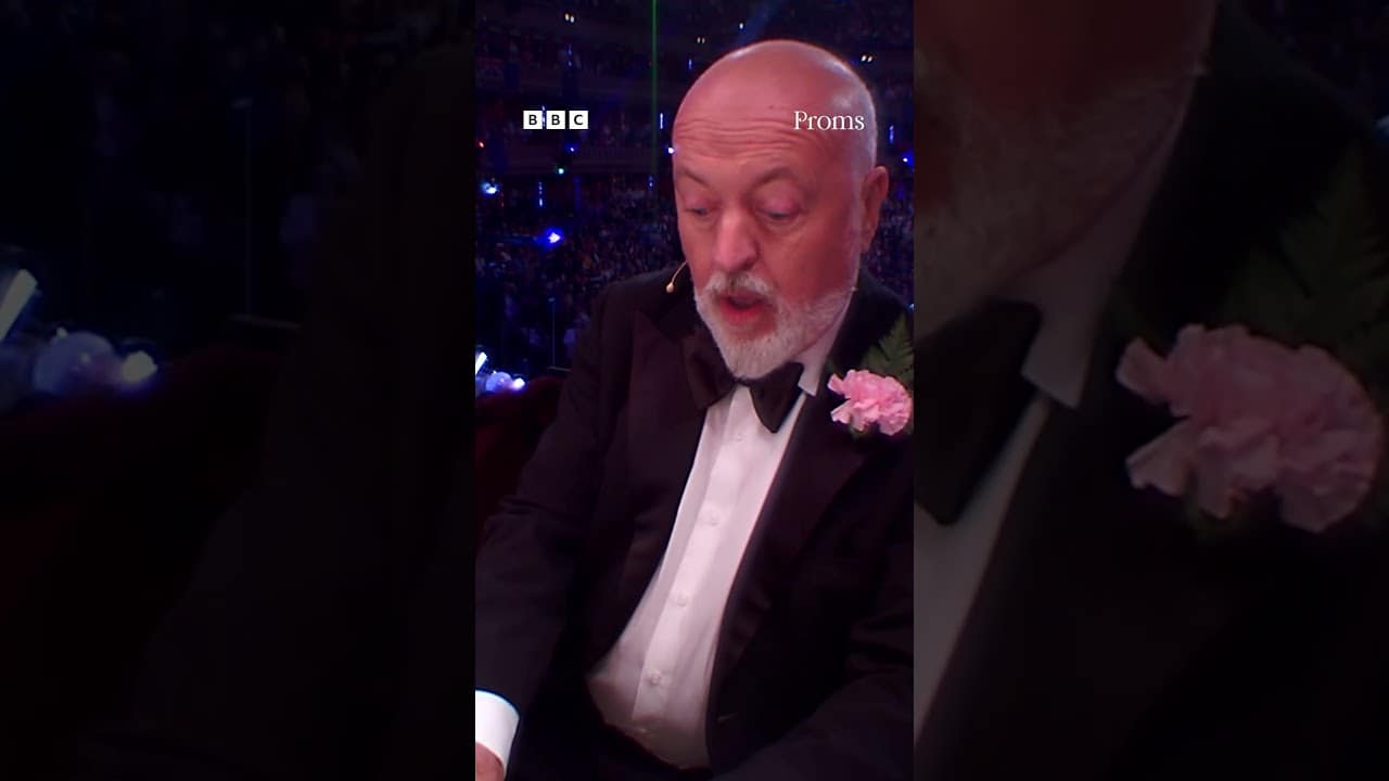 Bill Bailey plays a 9999 pipe organ at the Last Night of the Proms