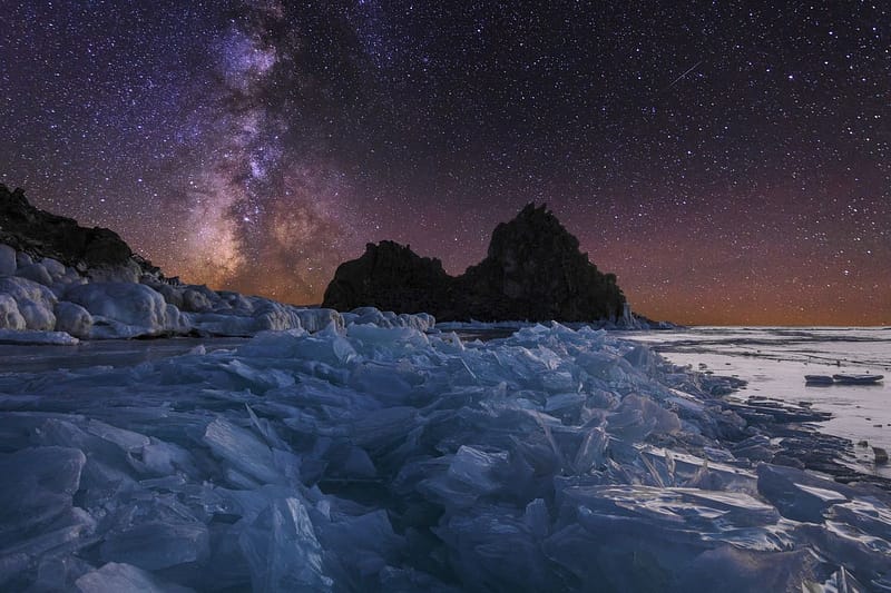 Pitch-Black Iceberg