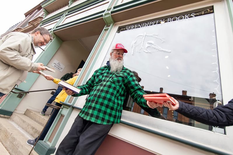 A small Michigan community banded together to help a beloved local bookstore move its stock to a new storefron