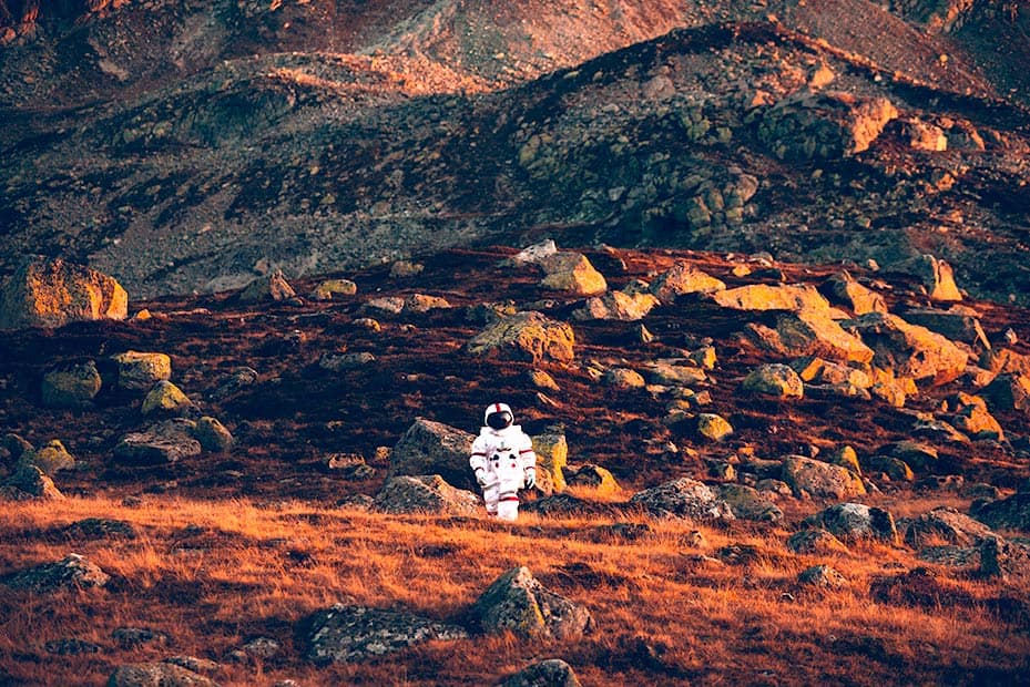 astronaut-exploring-a-new-planet-_900 Last Colony